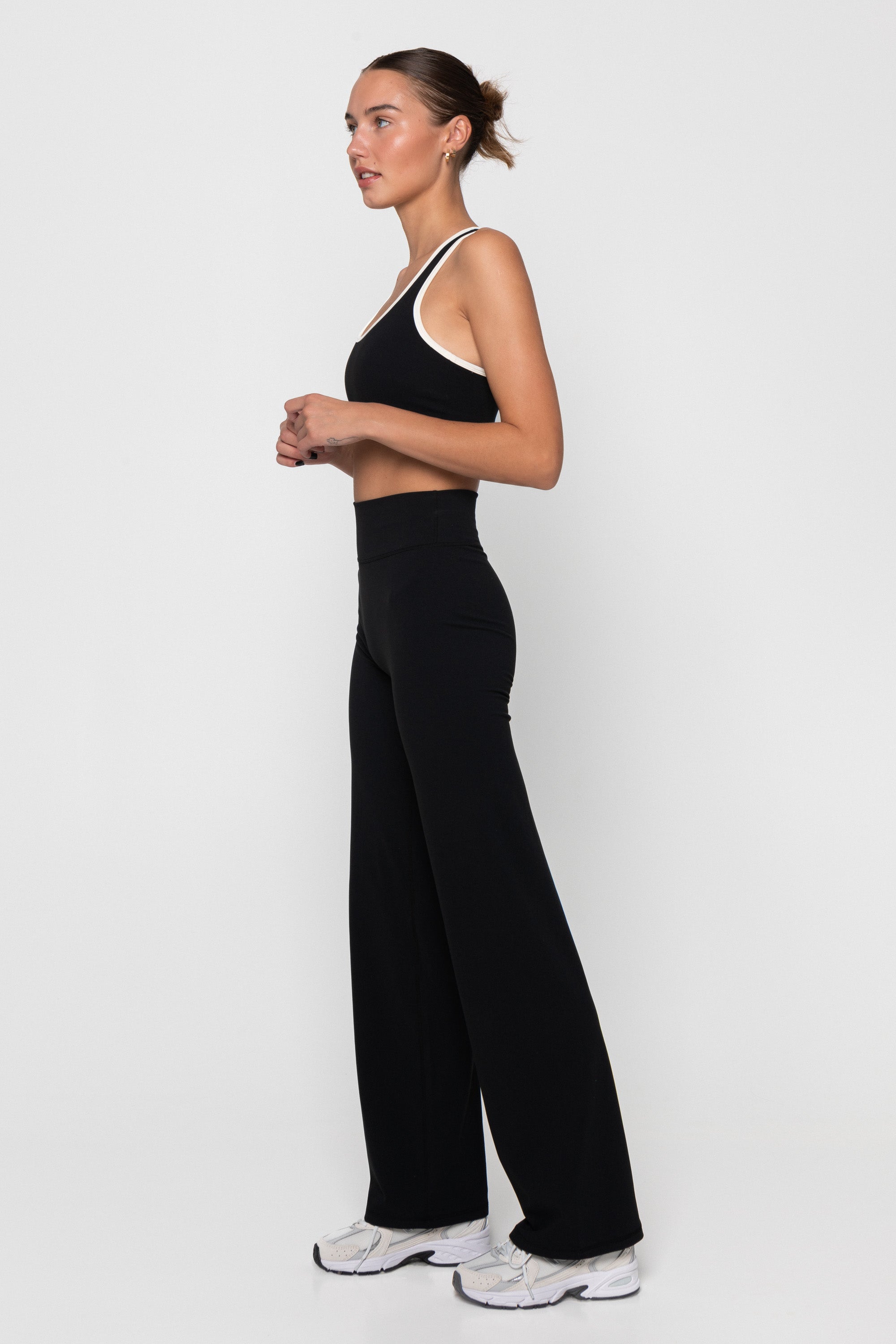 STRAIGHT LEG PANTS - BLACK