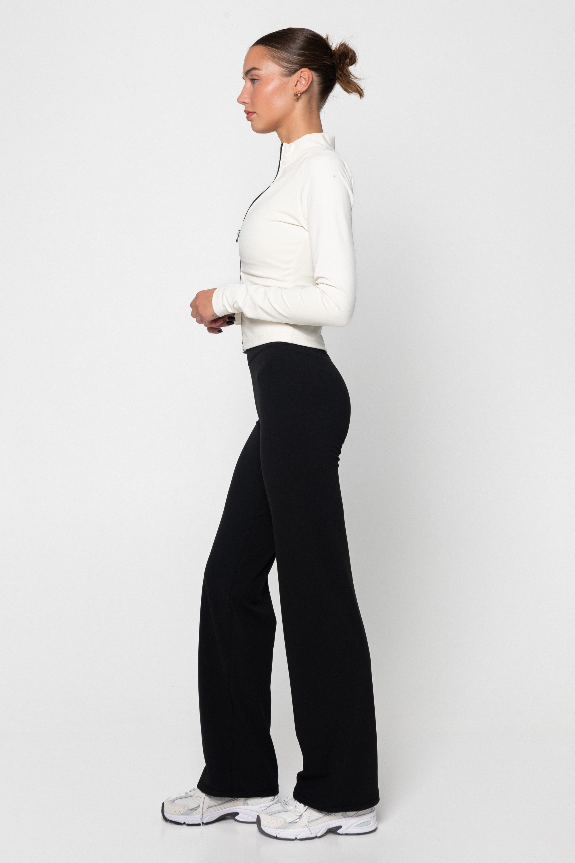 STRAIGHT LEG PANTS - BLACK